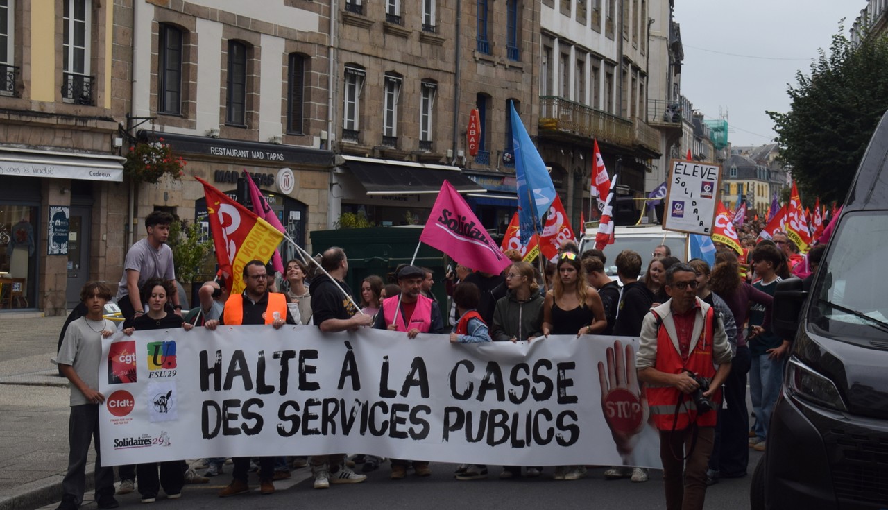 Halte � la casse des services publics Morlaix mardi 29 septembre 2026. Photo pyb29