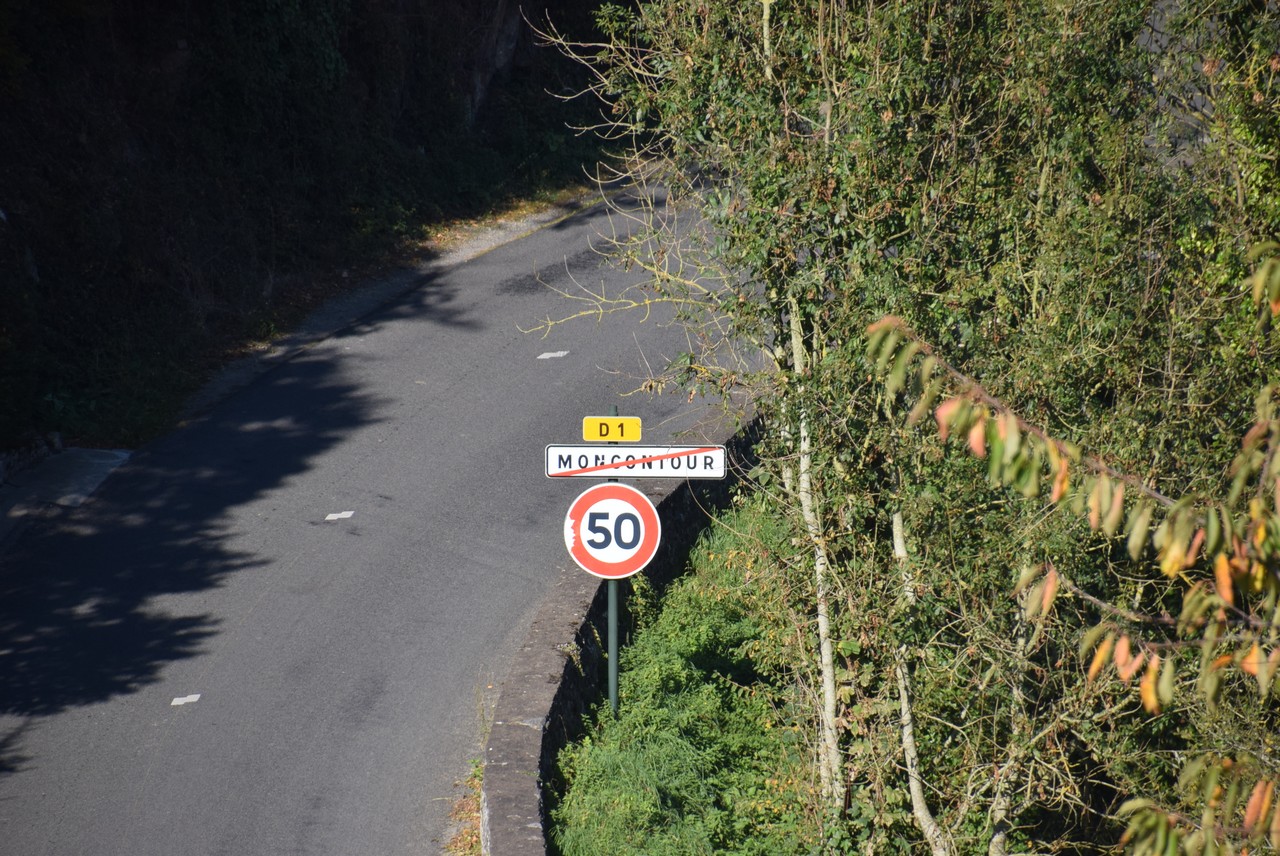 Une petite balade  Moncontour en ce dbut d'automne. Photo pyb29