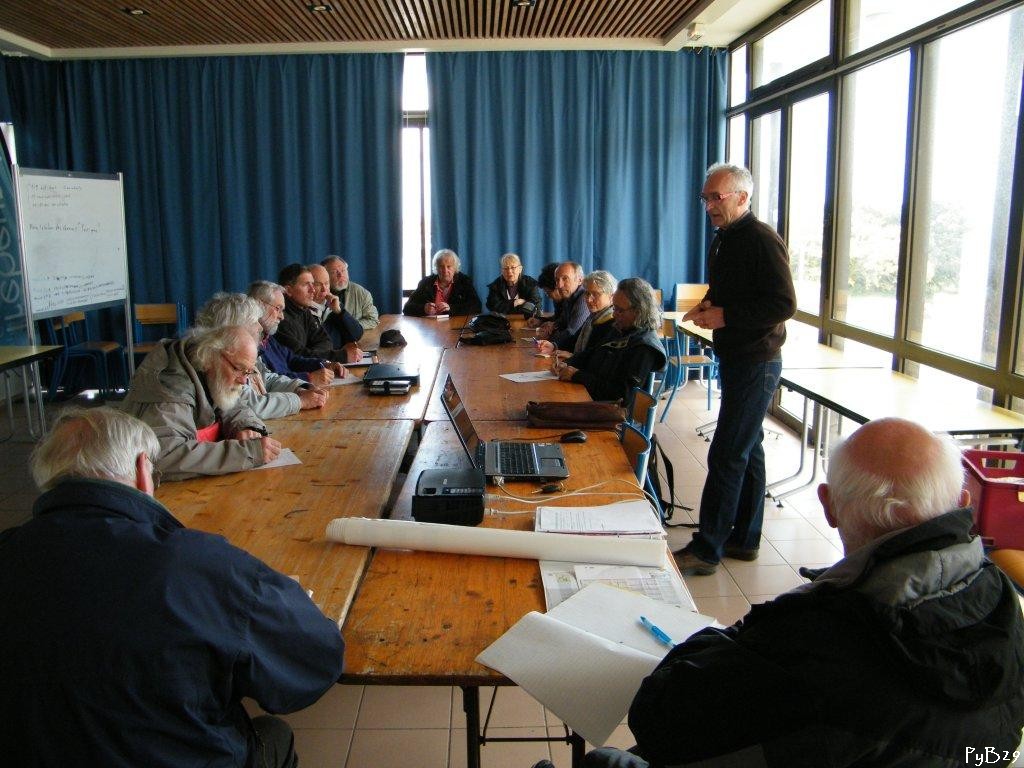 Alain Bidal pr�sentant le plannig de la journ�e du 13 mai.