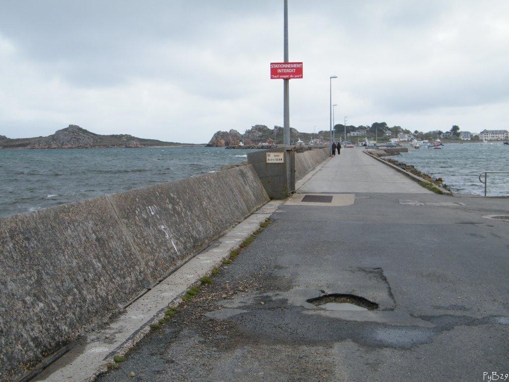 nid de poule sur le quai Andr� D�an au Diben
